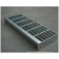 Platform floor walkway metal grating